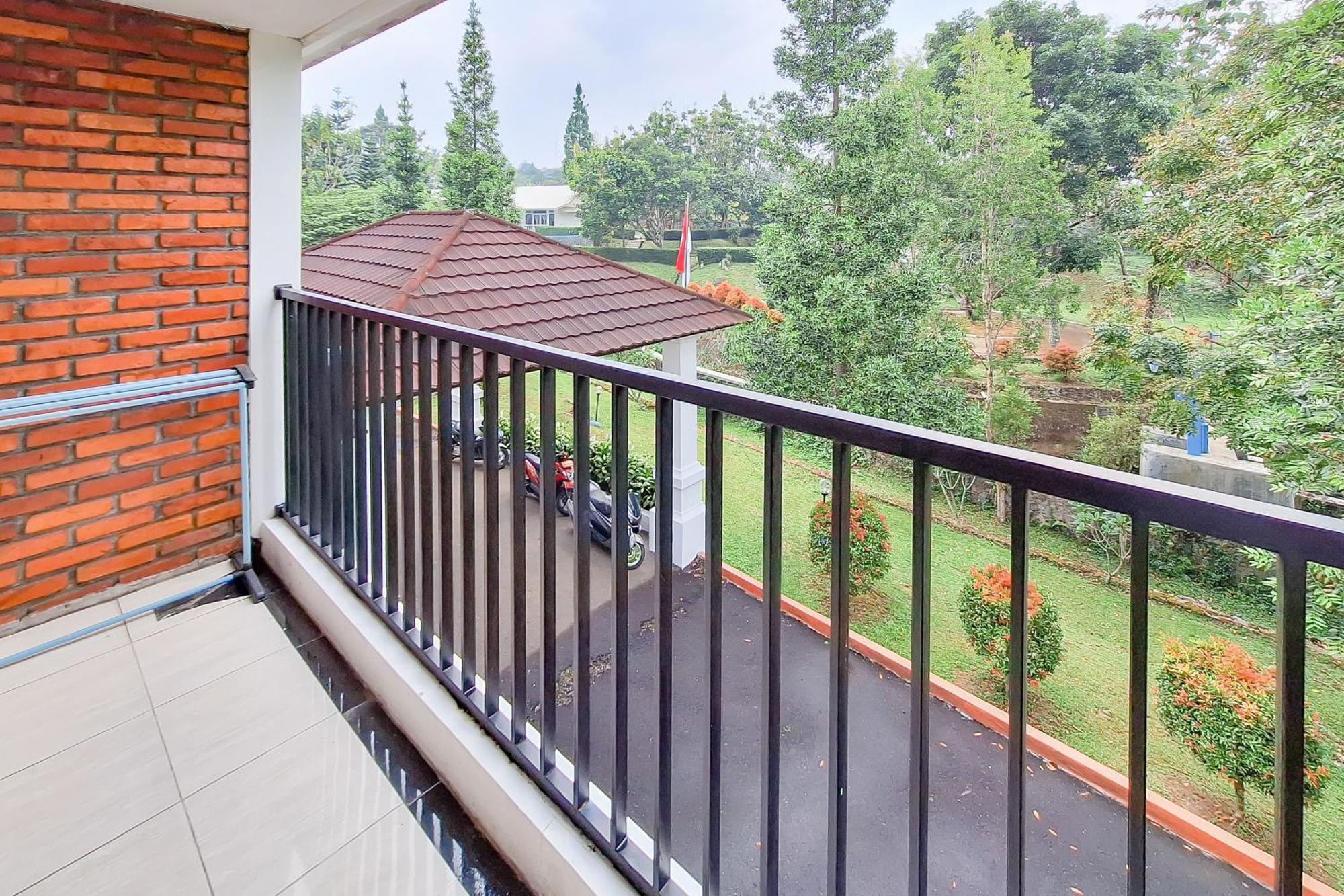 Urbanview Hotel Tridaya Cisarua Puncak Ngoại thất bức ảnh