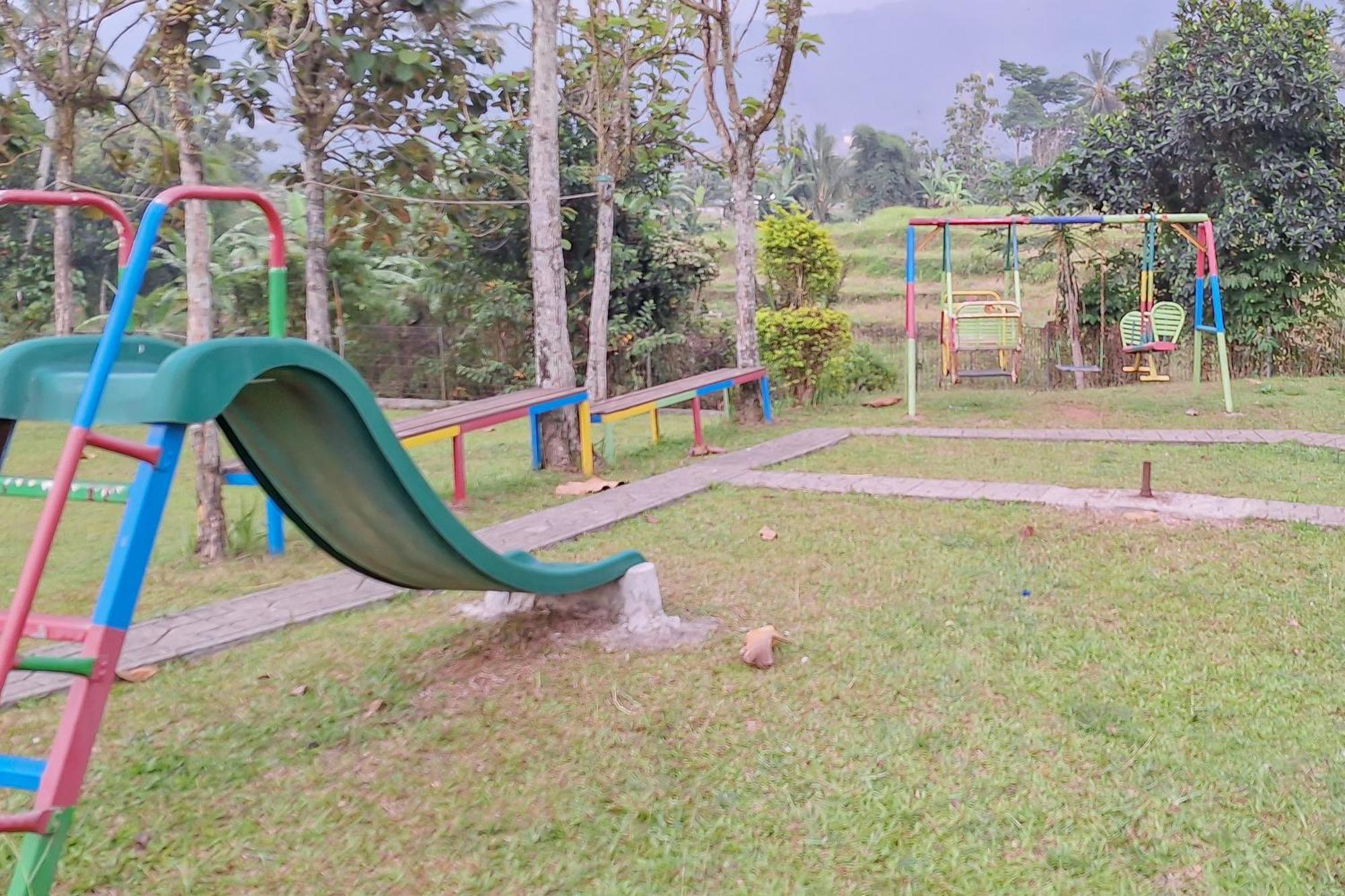 Urbanview Hotel Tridaya Cisarua Puncak Ngoại thất bức ảnh